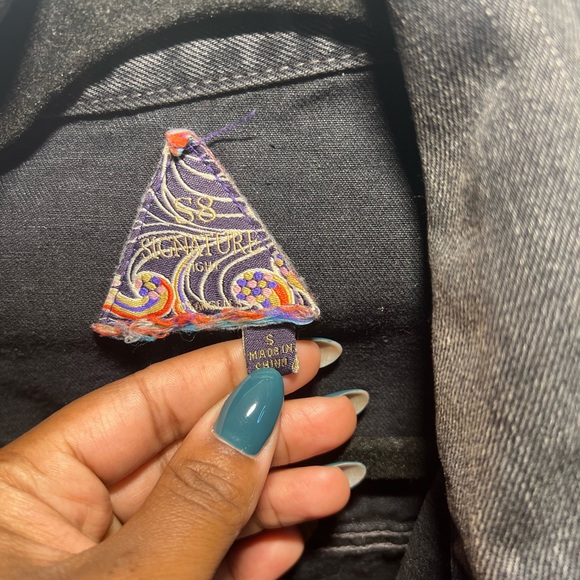 BLACK JEWEL JEANS JACKET // SIGNATURE 8 // Size S 🖤 - Picture 3 of 5